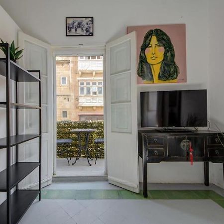 Traditional Maltese Town House In Floriana Экстерьер фото