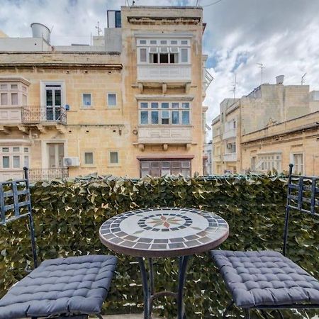 Traditional Maltese Town House In Floriana Экстерьер фото