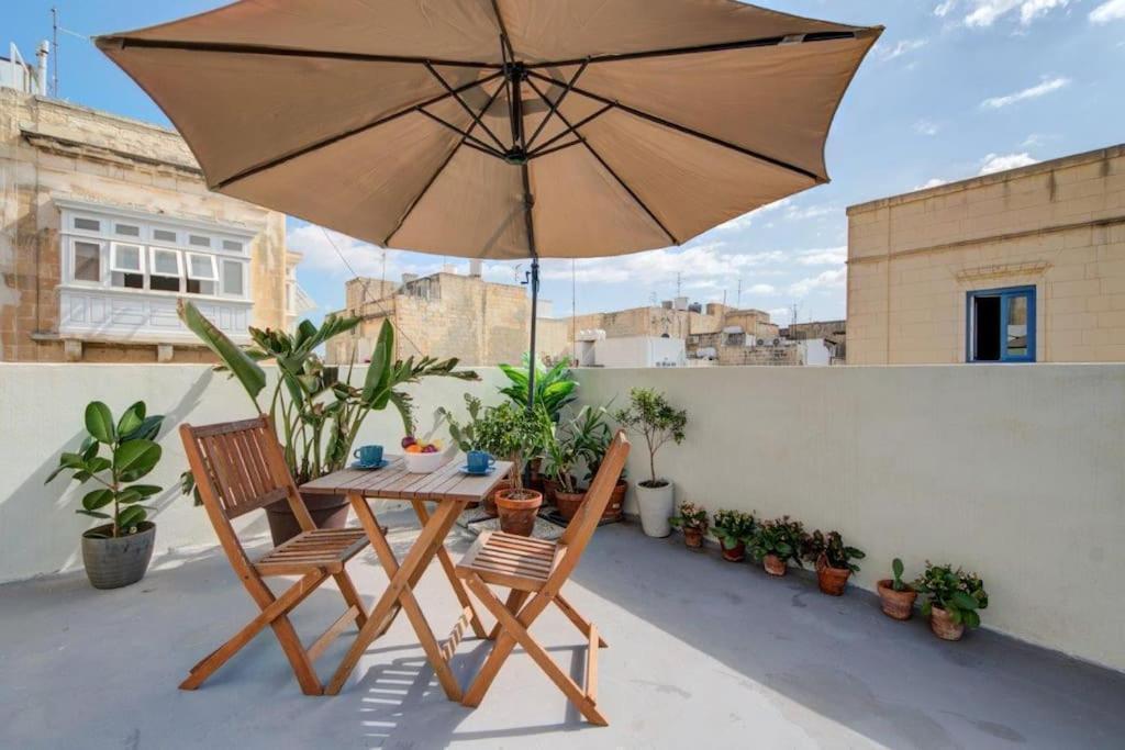 Traditional Maltese Town House In Floriana Экстерьер фото