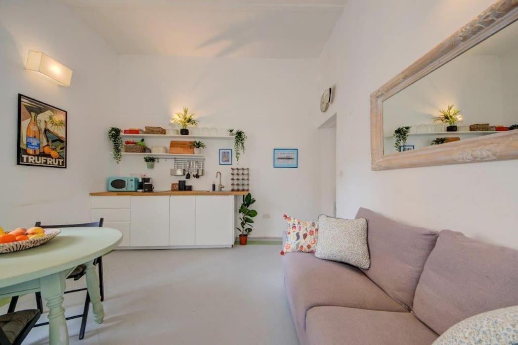 Traditional Maltese Town House In Floriana Экстерьер фото