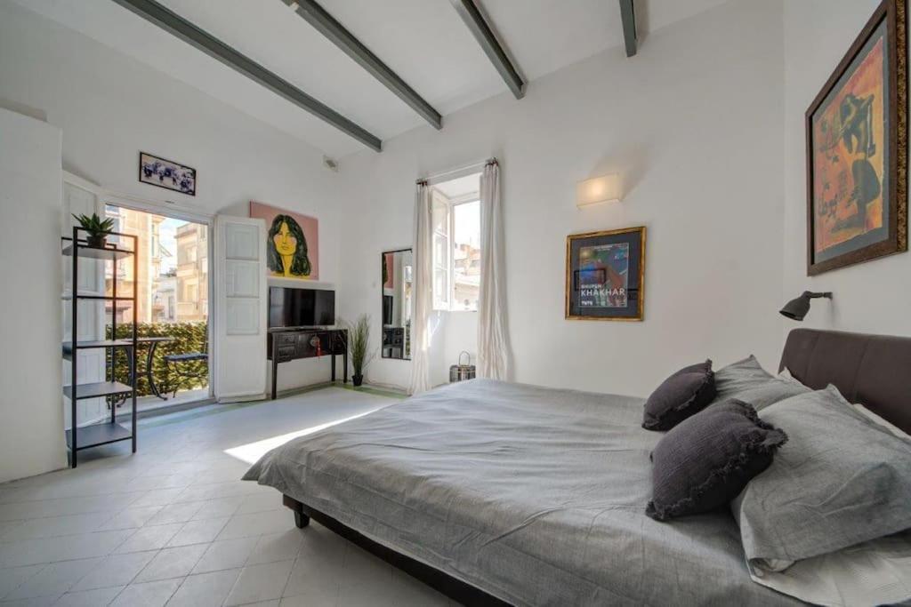 Traditional Maltese Town House In Floriana Экстерьер фото